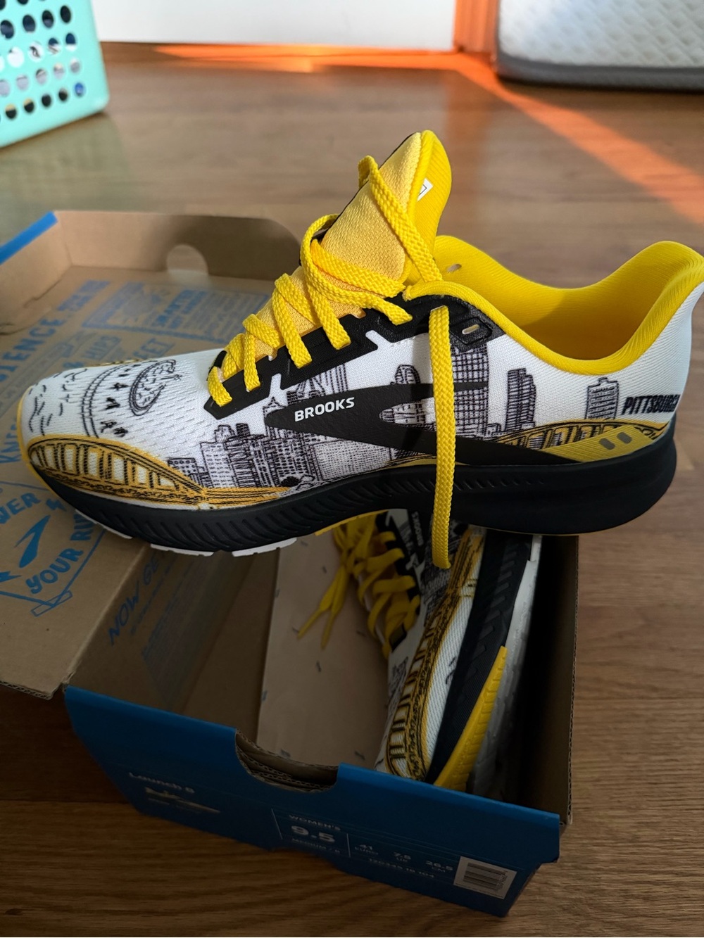 Brooks Launch 8 Pittsburgh Marathon edition
